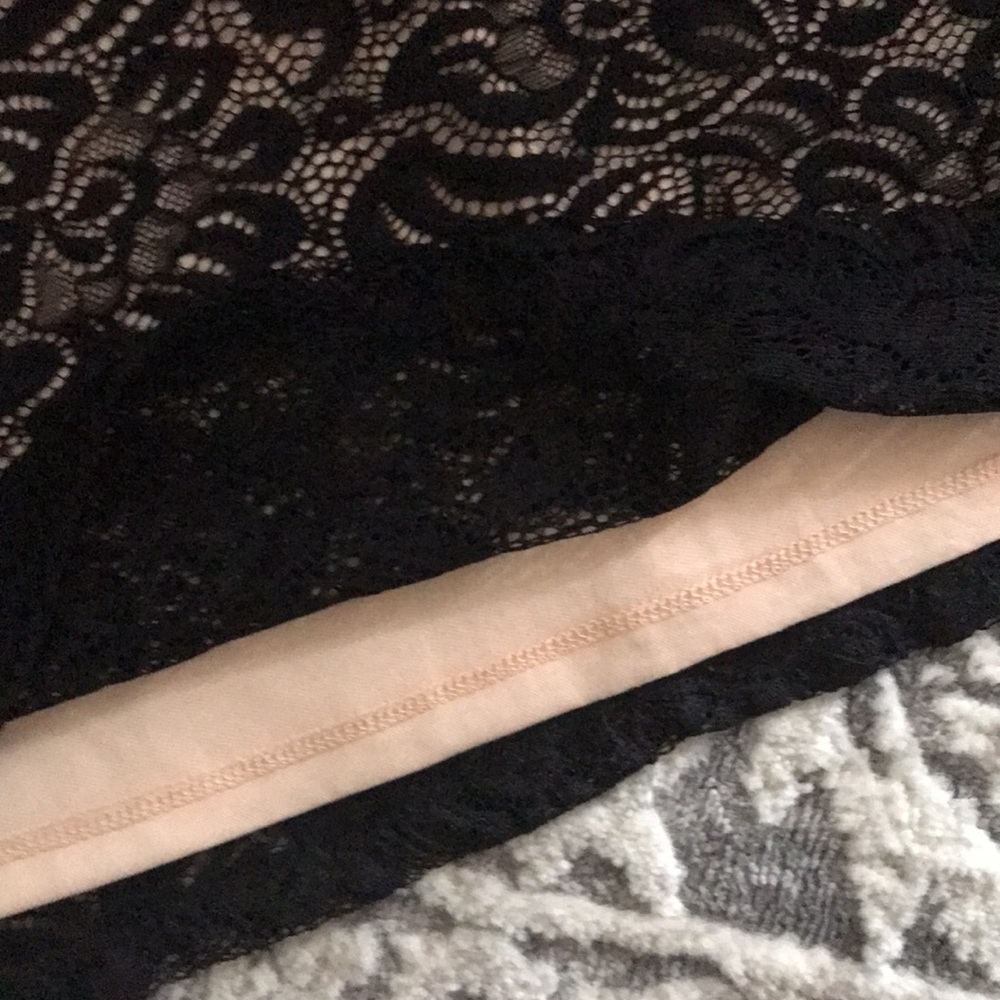 Black lace top - Picture 3 of 5